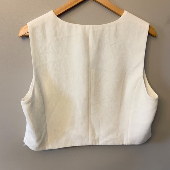 Luna white V-neck tank top - Picture 2 of 3